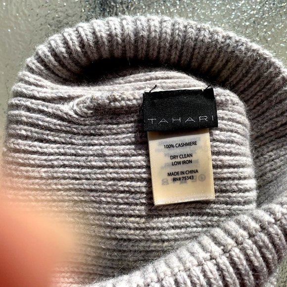 TAHARI unisex 100% gray cashmere hat one size